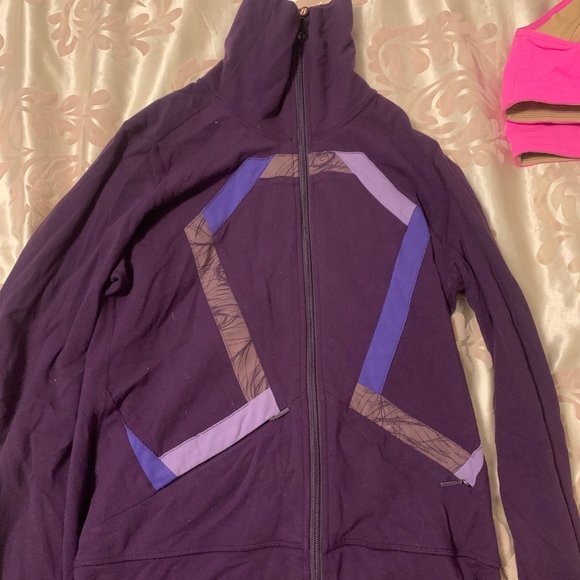 Lululemon - Picture 12 of 16